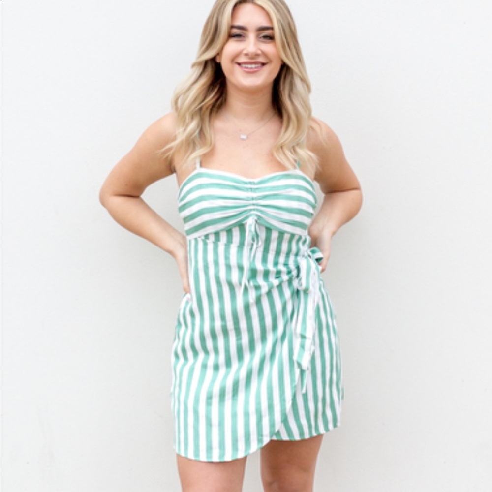 Mini white and green wrap dress - Picture 5 of 10